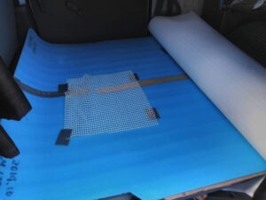 床用銀マットを敷く。
