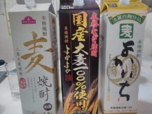 焼酎パックを並べて飲んでいた。