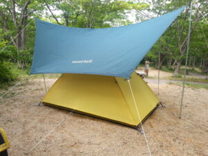 モンベル・クロノスドーム2号2人用とタープの設定例