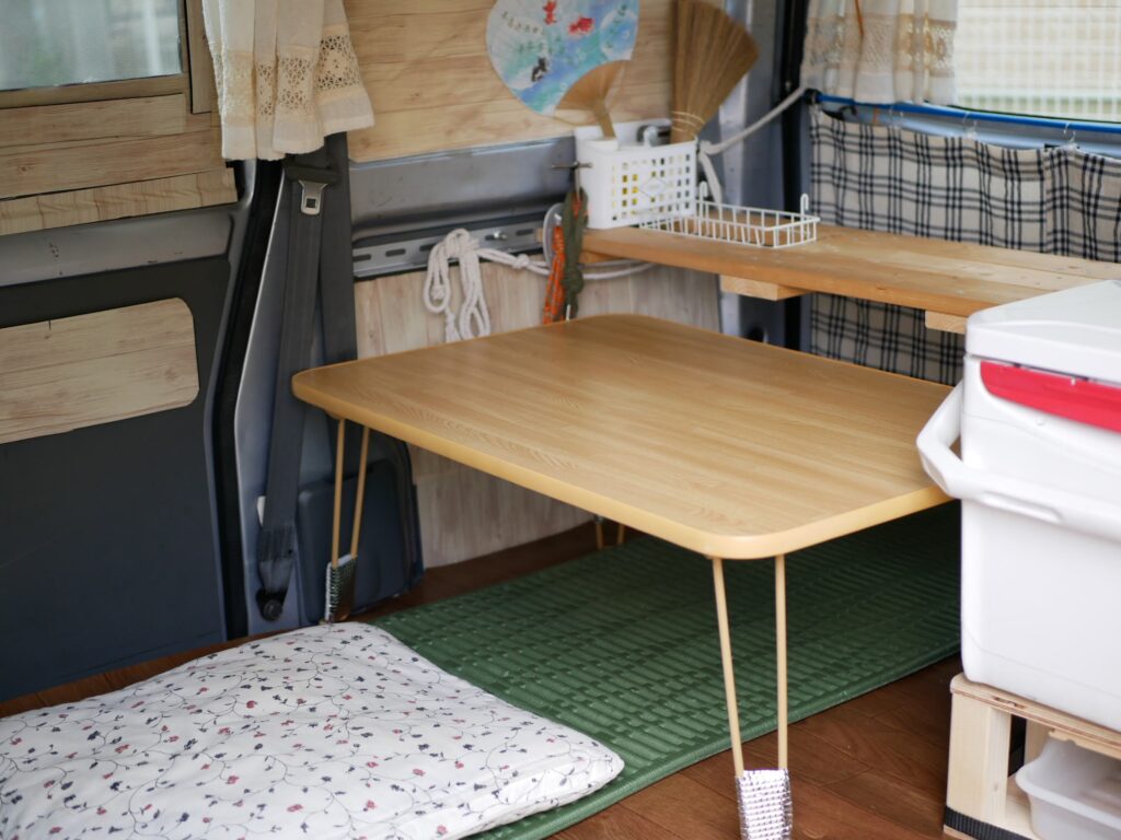 テーブルと座布団でプライベートなスペースができます！