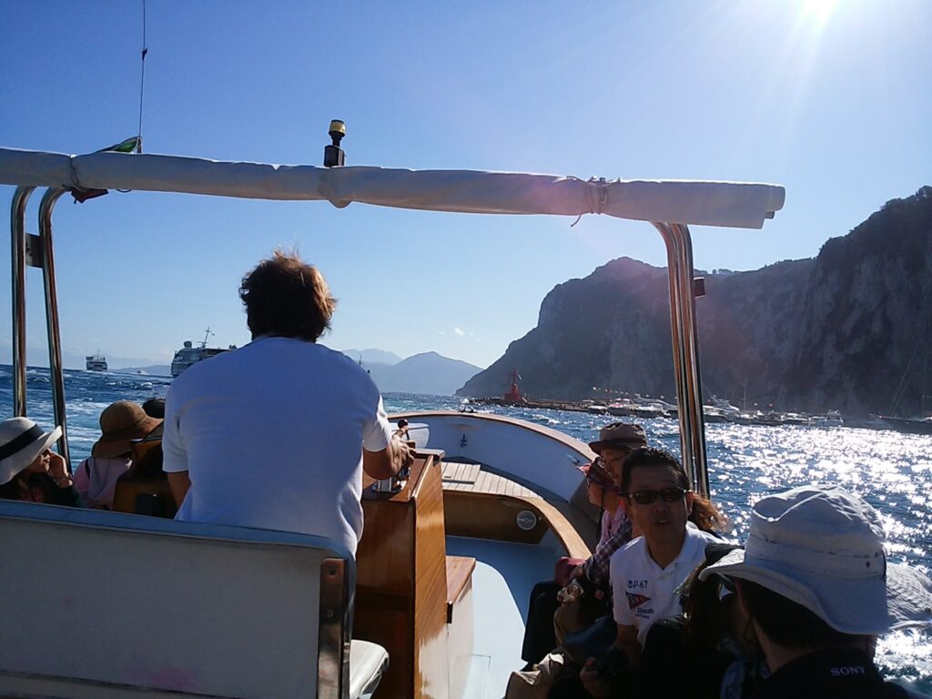南イタリア ナポリ　カプリ島のクルージング