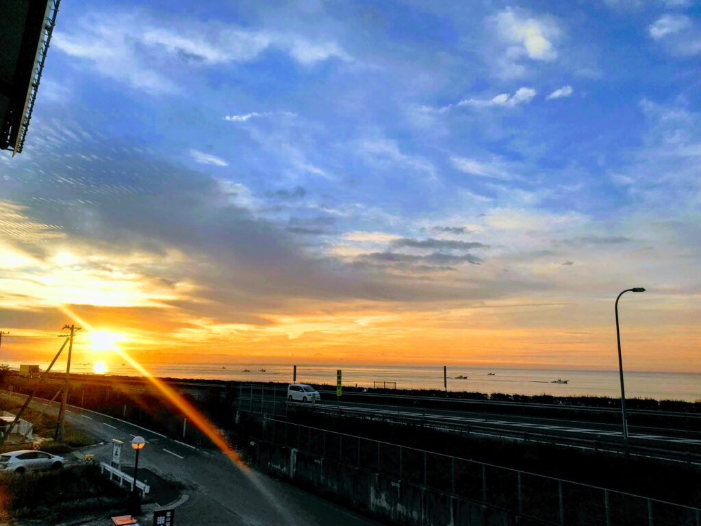 静岡県 道の駅・潮見坂　京の都から江戸まであと半分の場所　日の出がきれい